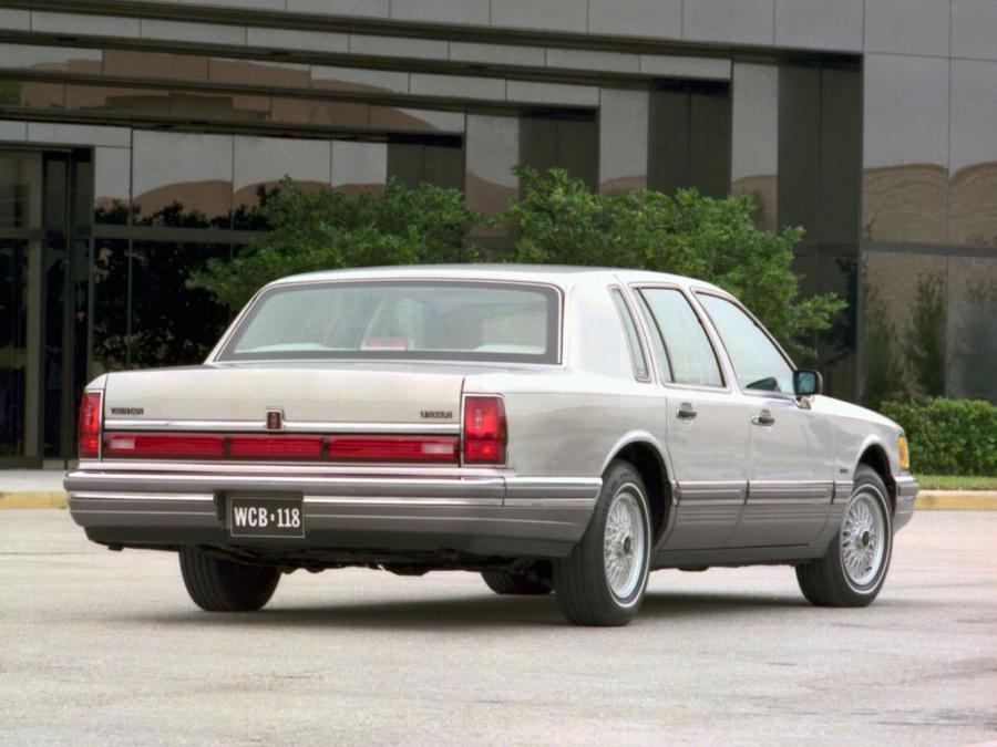  Lincoln Town Car 1992 года  (фото 7 из 16)